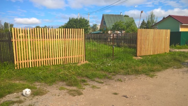 Сварные ворота для деревянного забора